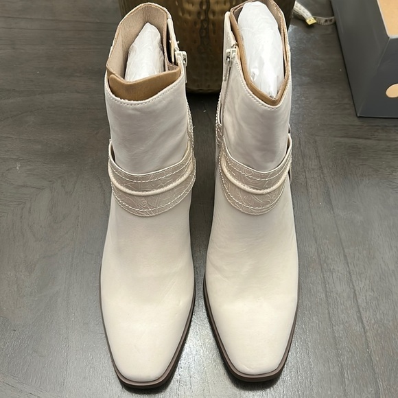 Womens Vionic Carnelia Cream - Picture 7 of 15